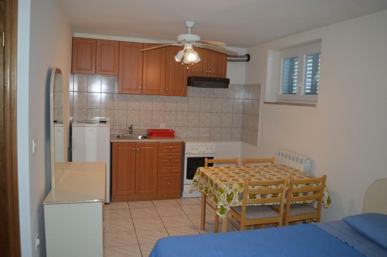 Apartments Charlie Krk Town Bagian luar foto