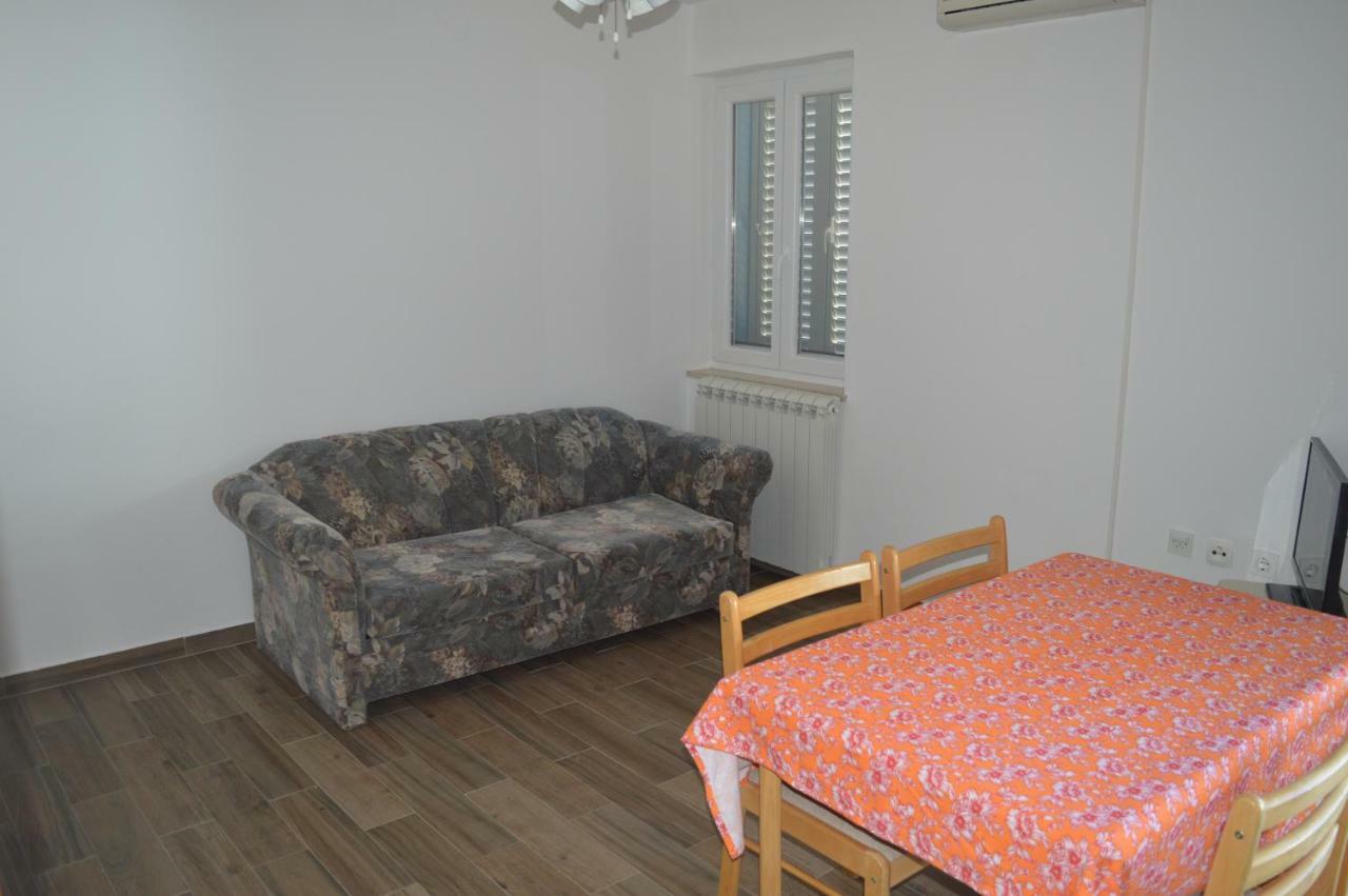 Apartments Charlie Krk Town Bagian luar foto